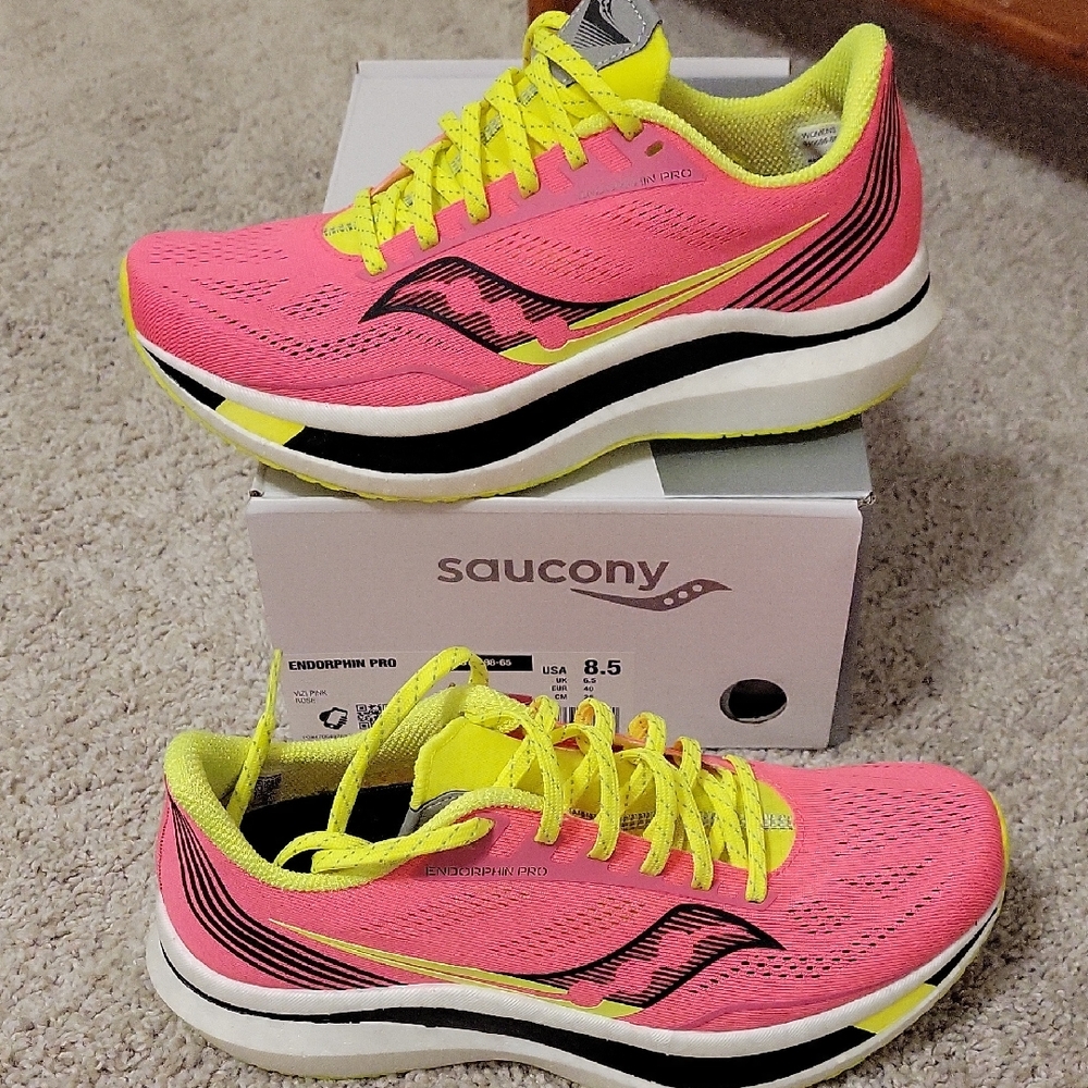 NIB Saucony Endorphin Pro Running Sneaker Size 8.5 Pink